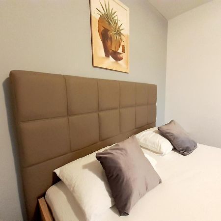 Magic Studio Hunedoara Apartment Luaran gambar